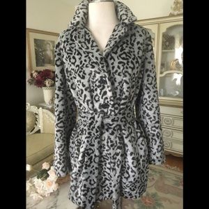 Chico’s NWOT chic gray animal print faux fur jacket size 2 (M)